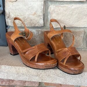 Vintage Tan Leather & wood Women's Sandals
